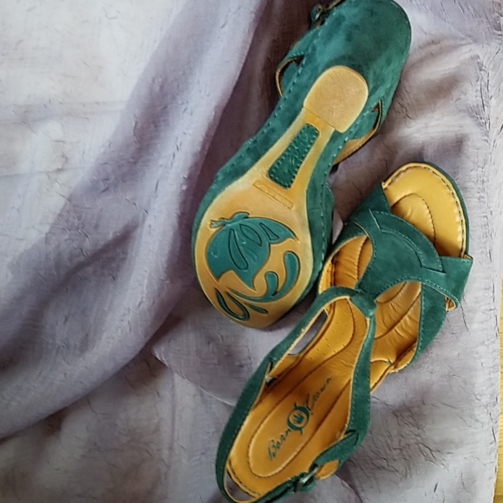 Shoes - Picture 2 of 3